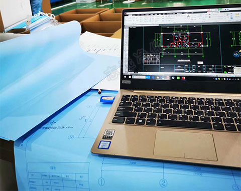 疫情期間，總工程師鄒斌帶頭加班加點改造口罩生產(chǎn)車間